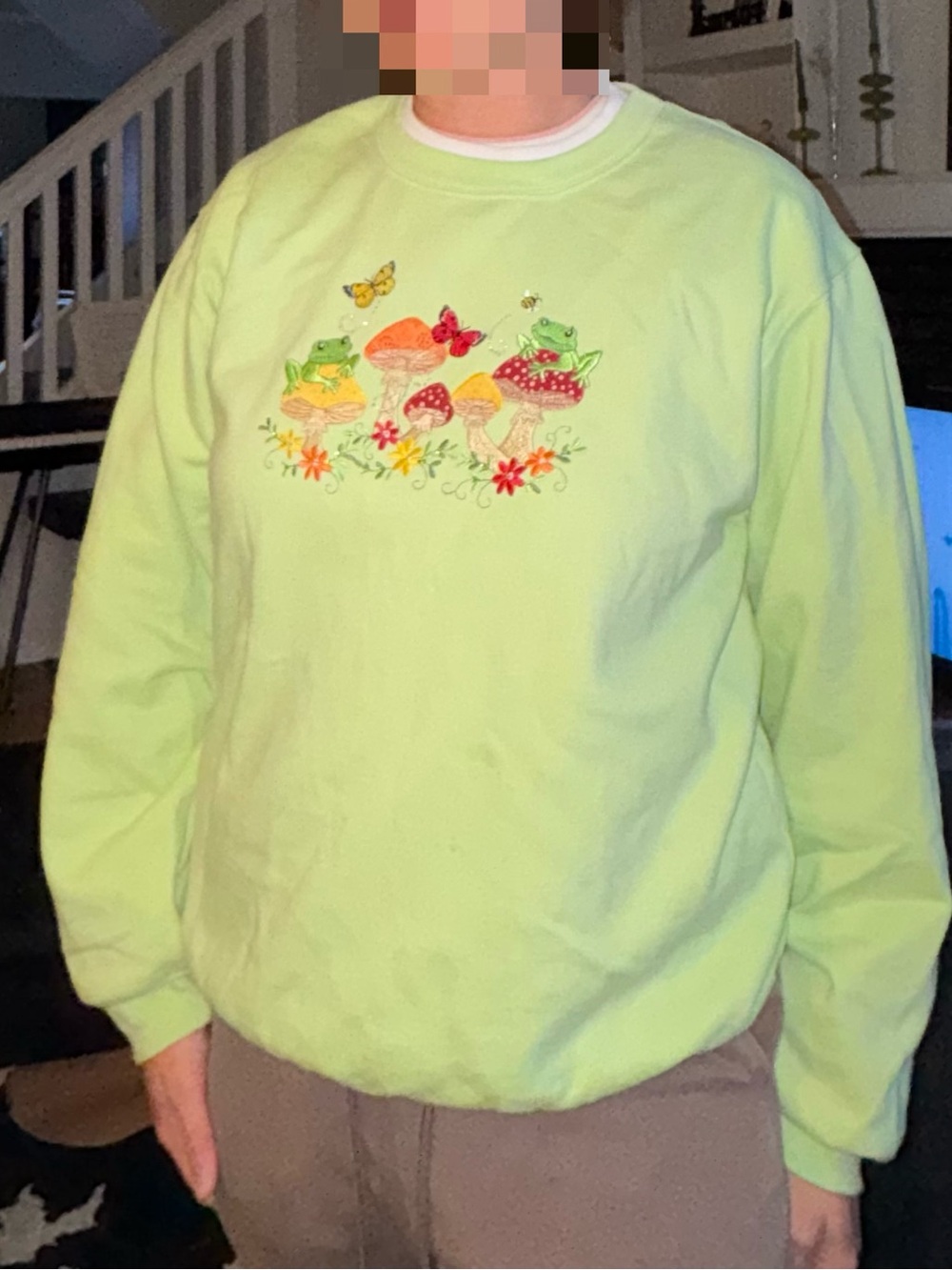 Comfy Light Green Frog & Mushroom Graphic Sweatshirt